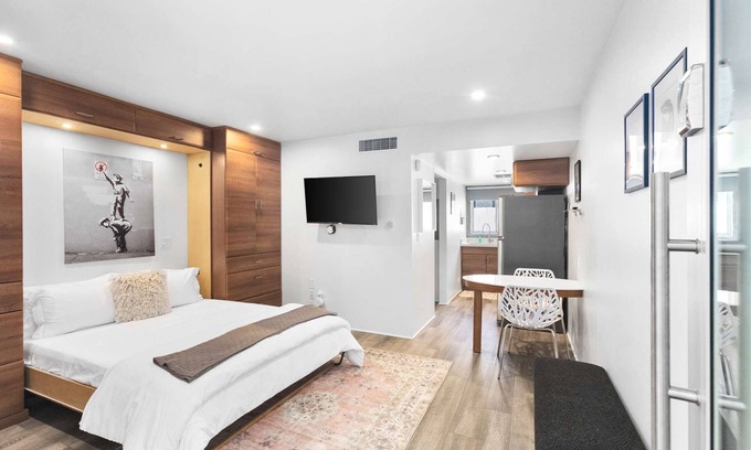 Roosevelt Condo | Efficient Living in DTPH - Poolside.
