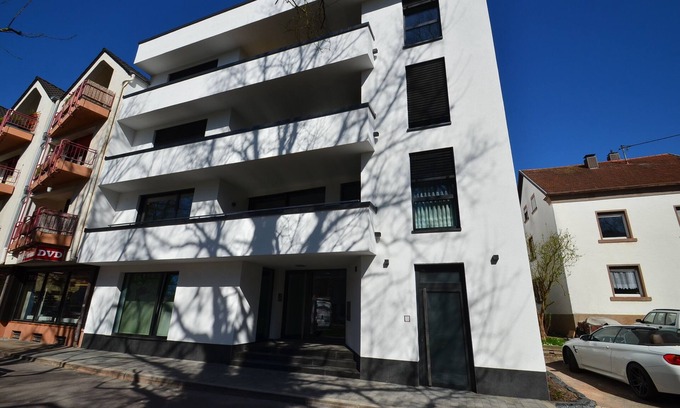 Merzig Apartment | EG Ferienwohnung Merzig Stadt 60 qm PKW Stellplatz im Innenhof