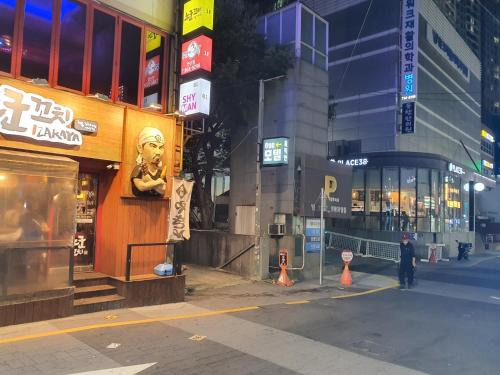 Yeonsan Hotel | Egg Motel