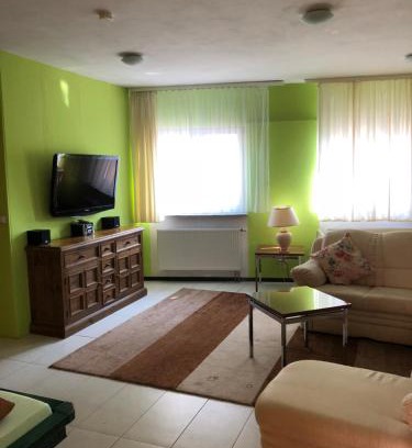 Frankweiler Apartment | einfache Monteurwohnung mit WLAN und Sat Tv, Netflix