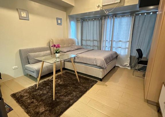 Bagumbayan Apartment | EJ's Staycation 4th F with 200mbps Wi-Fi and NETFLIX