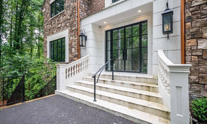 Southwestern House | Ekabo Home Adams Mansion ~10K Sqft ~ 6BD/7BA ~15min to Airport