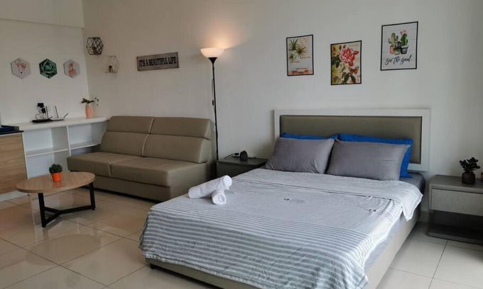 Bangi Sentral Apartment | Eko Studio@EVO SOHO BANGI with NETFLIX & WIFI