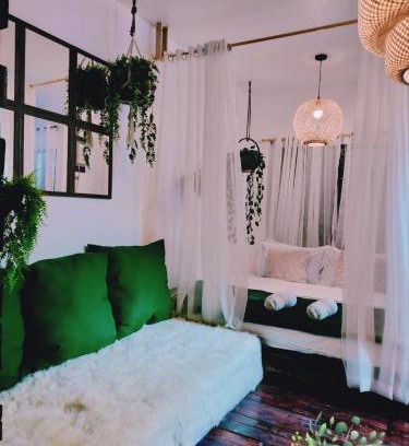 Balibago Apartment | El Nissi Staycation, THE GARDEN CABIN, Enchanted Kingdom