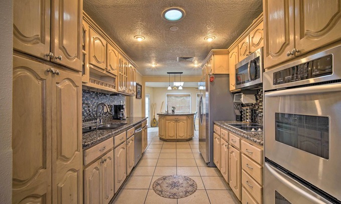 El Paso House | El Paso Home w/BBQ Grill - 4 Mi to Sunland Park!