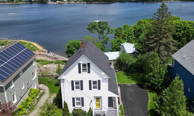 Belfast Apartment | Eleanor's Cove - Apartment on Bayview St