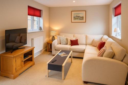 Thirsk House | Elegant 2BD Townhouse in Thirsk: Cozy & Stylish