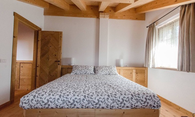 Cortina d'Ampezzo Apartment | Elegant apartment with terrace in Cortina d'Ampezzo- sleeps 5- WIFI