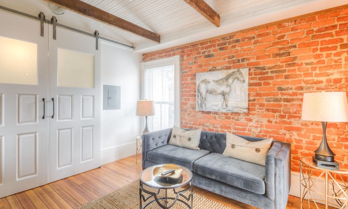 Belmont Apartment | Elegant Apt | Dtwn Belmont close to Hospital