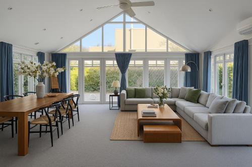 Ormond Villa | Elegant Art Deco Gem Cosy 3BR Retreat