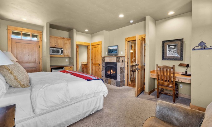 Powell Butte Cabin | Elegant Cabin Retreat at Brasada Ranch | Golf Views, Private Decks & Resort Perks