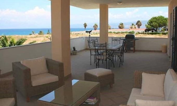 Briatico Apartment | Elegant holiday apartment near Tropea