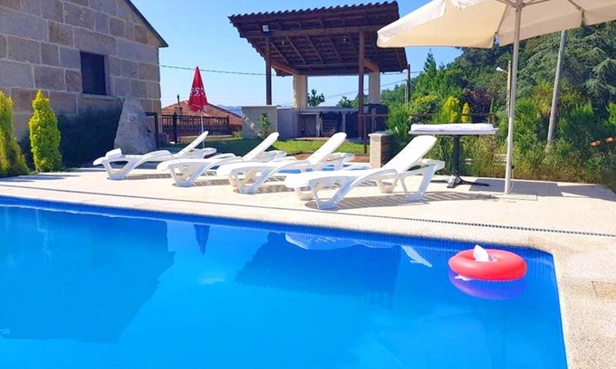 A Lama House | Elegant House in Pontevedra + Private Pool