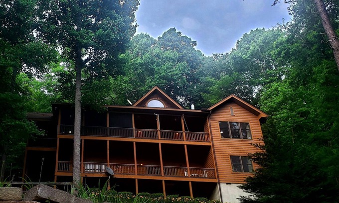 Tuckasegee Cottage | Elegant Lake Front Home with Breathtaking Views in the Heart of Appalachia.