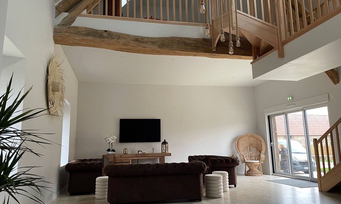Lorcy Cottage | Elegant lodge with SPA, reception, and PMR access near Paris