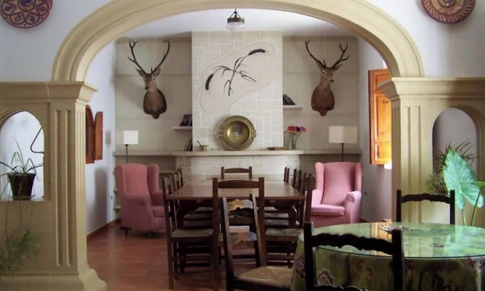 Pozo-Lorente Cottage | Elegant Manor House near Alcalá del Jucar with Piano!