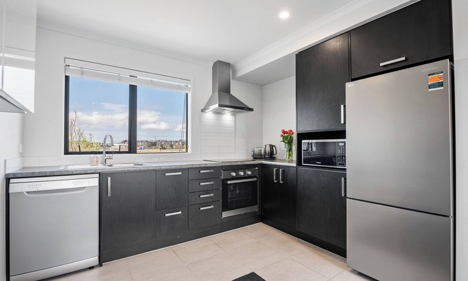 Hobsonville Apartment | Elegant minimalistic 3 BR apartment in stunning Hobsonville Point