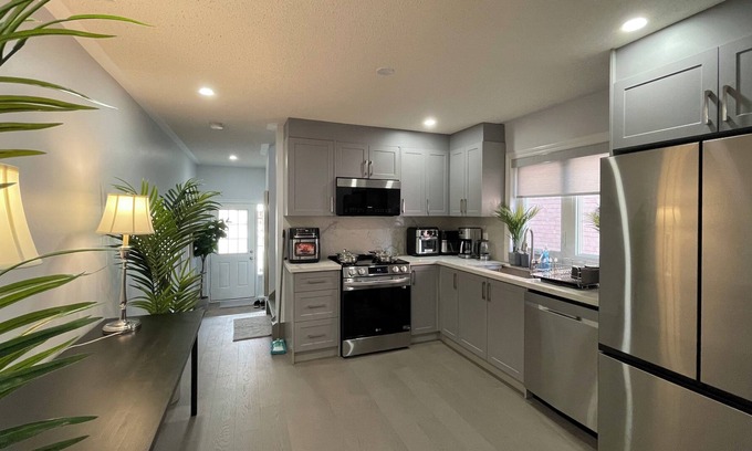 Halton Regional Municipality House | Elegant Modern Decor Whole Townhouse In Milton