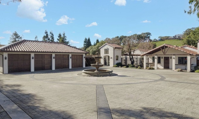 Napa House | Elegant Napa Estate With Views