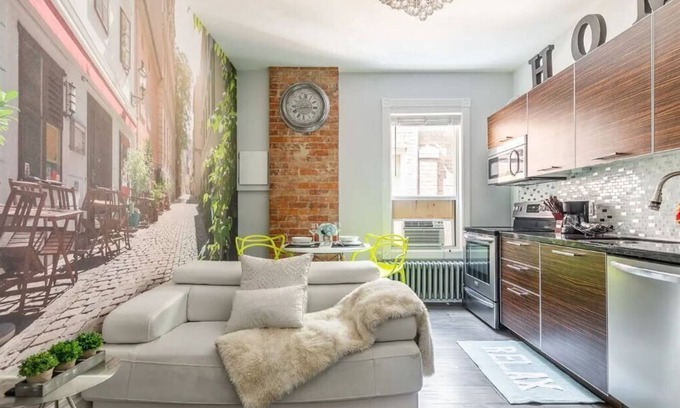 Parkdale Apartment | Elegant style 1 BR suite Walk to Lake City Downtown