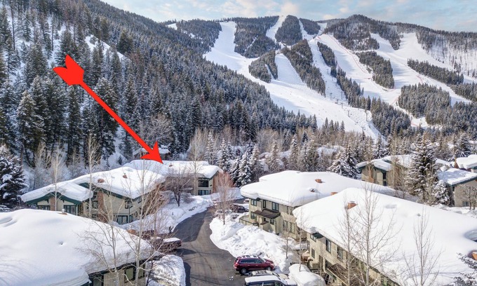Warm Springs Condo | Elegant Three Suite Condo Steps to Warm Springs Lodge