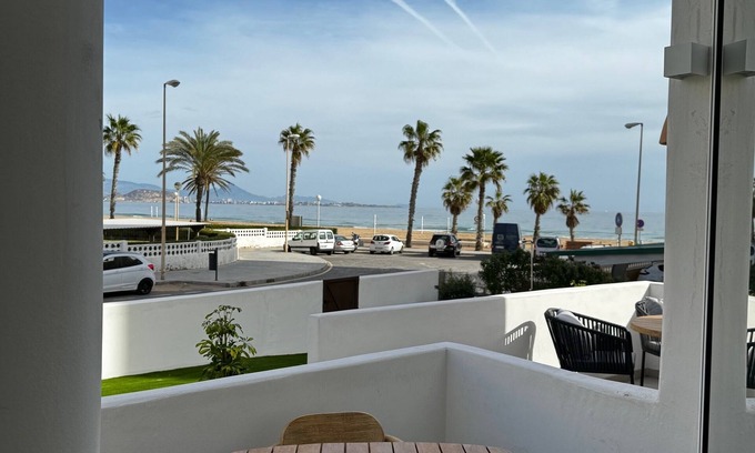 Urbanova Apartment | Elegante Casa con Vistas al mar en la Playa #2