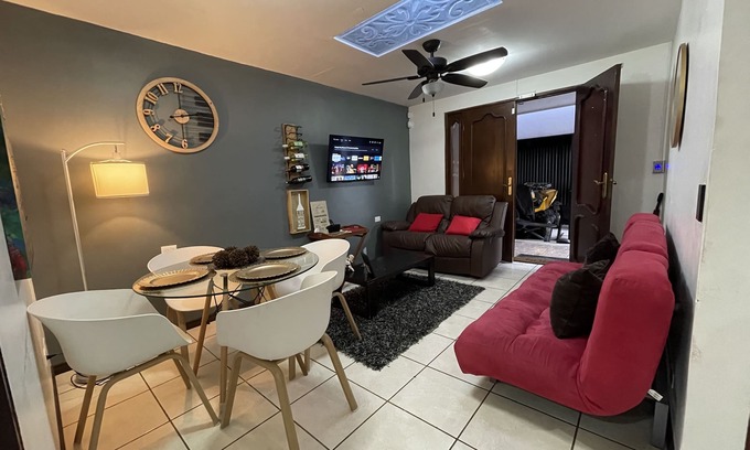 San Rafael Arriba House | Elegante Casa de 4 Habitaciones a Solo 15 Minutos del Corazón de la Ciudad