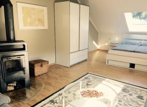 Manebach Apartment | Elegante Ferienwohnung mit Kaminofen im Thüringer Wald