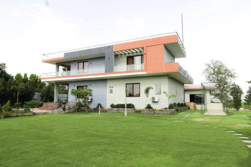 Taoru Villa | ELIVAAS Aarul 4 BHK Villa with Pvt Pool, Gazebo & Game Zone