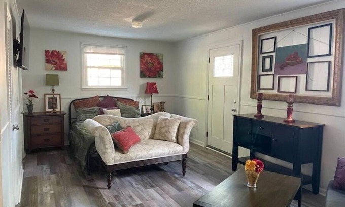 Harkers Island Apartment | Ell's Room