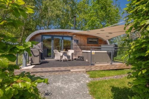 Cowan Bridge Apartment | Ellerbeck Luxury Pod with Hot Tub at Fell View Park Kirkby Lonsdale