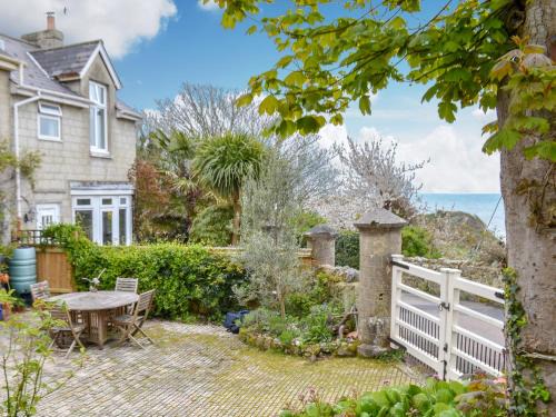 Ventnor House | Elm Cottage