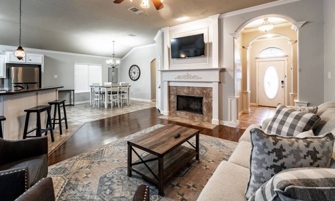 Lubbock House | Elmwood Estate - 3BR/2BA - Family Friendly