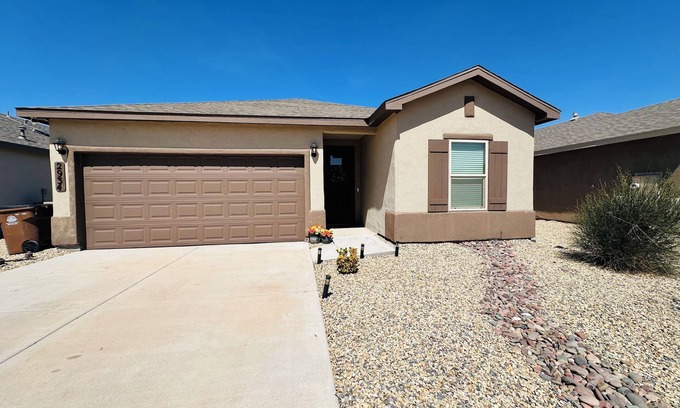 Las Cruces House | Elvis’s Cozy Casa- Charming 3 bedroom,2 bathroom home w/Mountain views