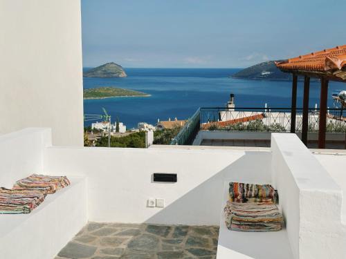 Porto Rafti House | Elysian Sunrise Retreat with pool