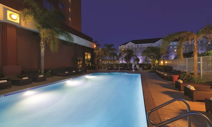 Anaheim Resort Hotel | Embassy Suites by Hilton Anaheim South