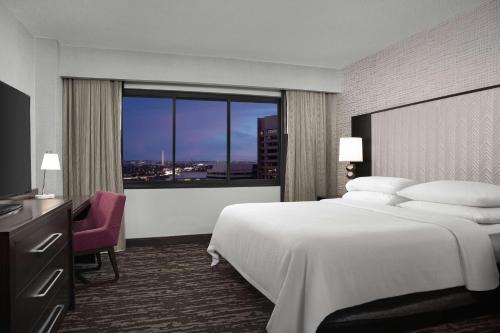 Crystal City Hotel | Embassy Suites by Hilton Crystal City National Airport