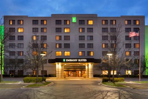 Deerfield Hotel | Embassy Suites by Hilton Chicago North Shore Deerfield