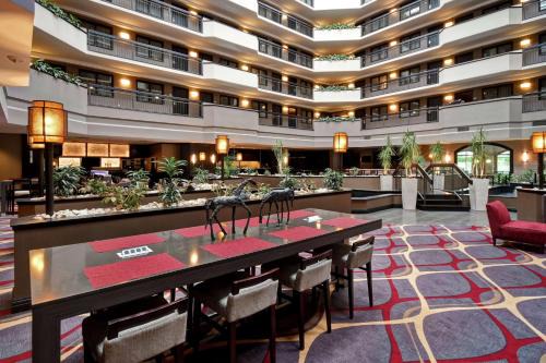 Herndon Hotel | Embassy Suites by Hilton Dulles Airport