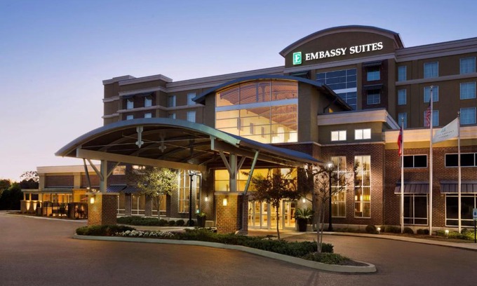 Ridgeland Hotel | Embassy Suites by Hilton Jackson North Ridgeland