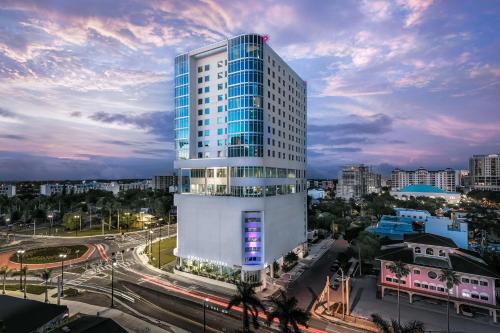 Central Sarasota Hotel | Embassy Suites By Hilton Sarasota