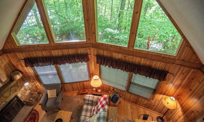 Fleetwood Cottage | Emelca Inn at Fleetwood Falls - Wrap Around Porch