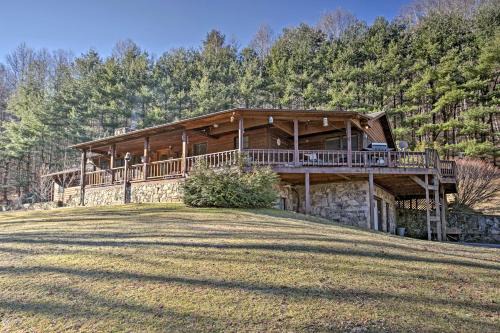 Waynesville House | Emerald Gate Farm Cabin with On-Site Fishing Pond!
