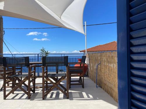 Glossa House | Emerald in blue