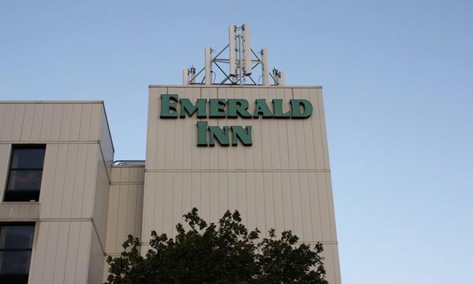 Maplewood Hotel | Emerald Inn