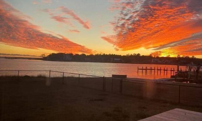 Newport House | Emerald Isle, Atlantic Beach, Beaufort. Cottage is waterfront on ICW.