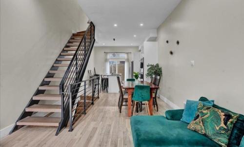 South Philadelphia Apartment | Emerald Jacuzzi Loft Luxury Above It All