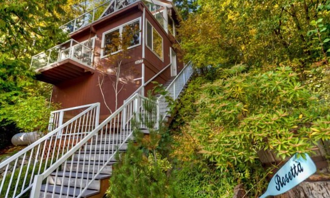 Bellingham Apartment | 'Emerald Lake' Studio - WE HAVE WATER LILIES!