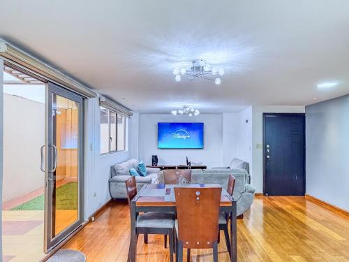 Cuenca Apartment | Emerald Retreat con Jacuzzi y BBQ