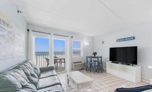 Orange Beach Apartment | Emerald Skye 16 Blue & White Gulfside Retreat